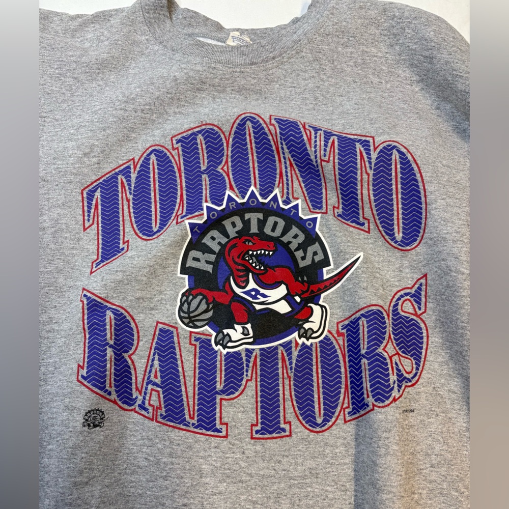 Vintage Toronto Raptors STARTER Grey Sweatshirt with Navy Logo Tag - Picture 2 of 9